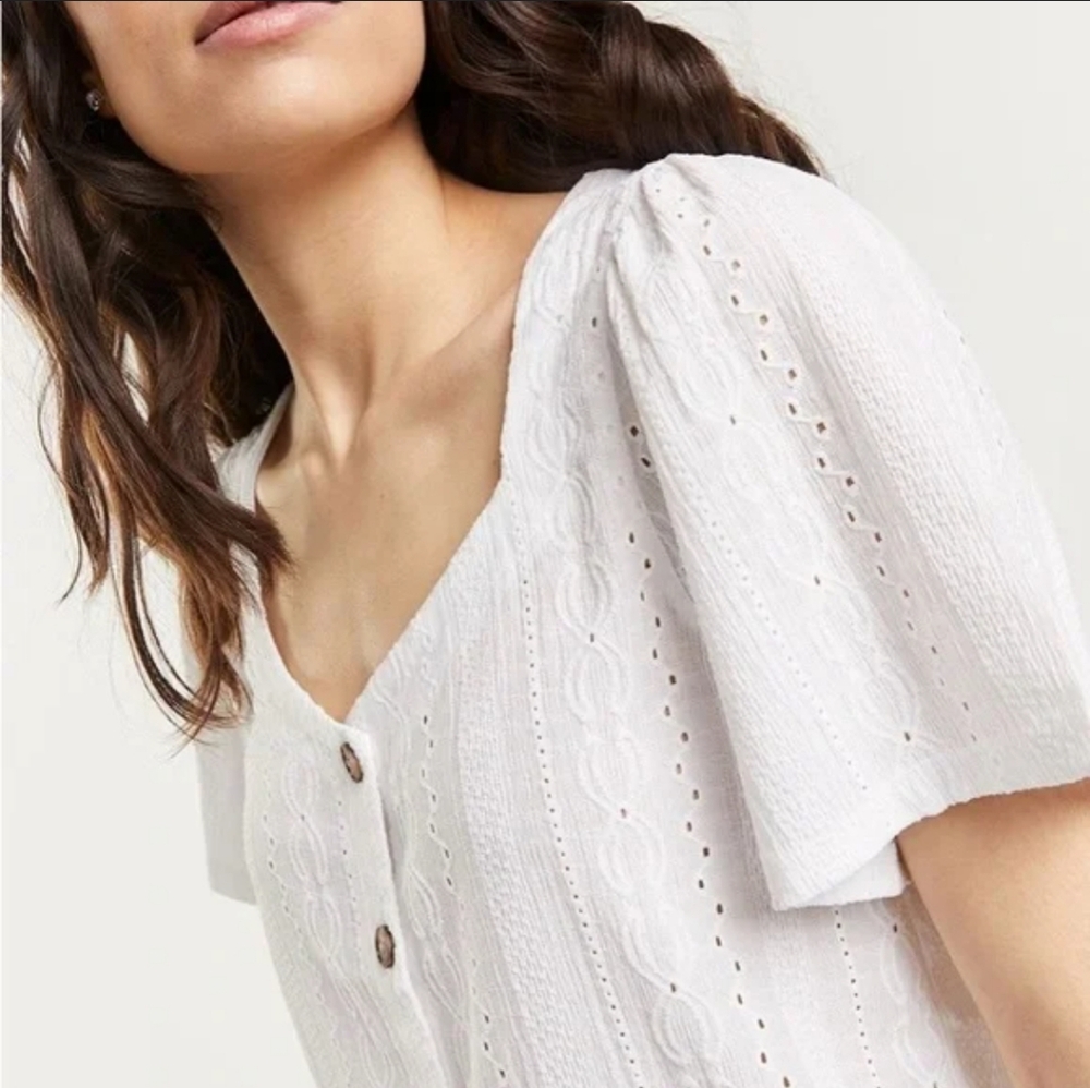 Reitmans - Eyelet Button Up Short Sleeve Blouse - Size XL  (NWT)